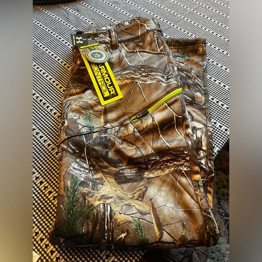 Under Armour real tree fleece lined pants